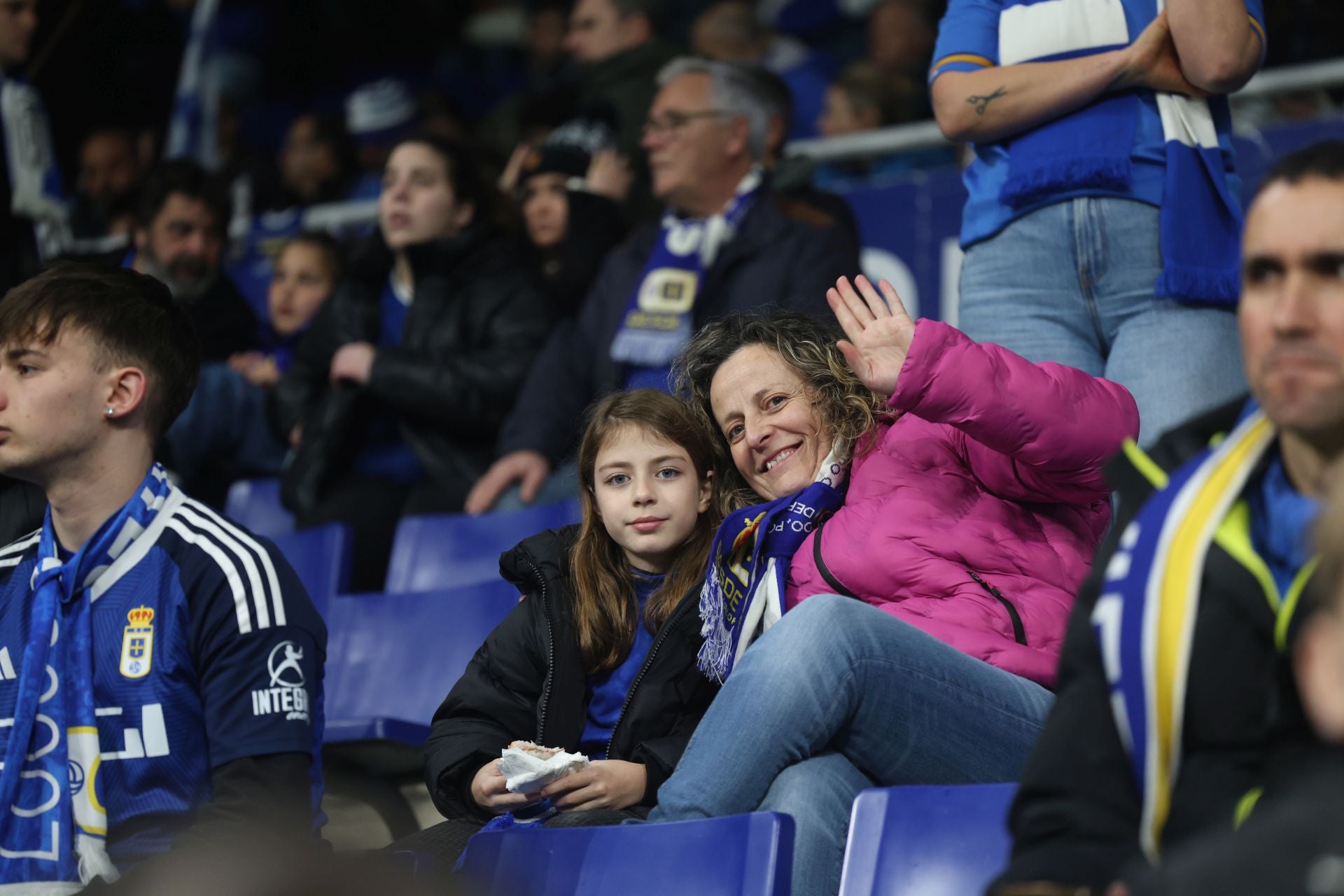 ¿Estuviste viendo el Real Oviedo - Sporting de Gijón? ¡Búscate en las fotos del Tartiere!