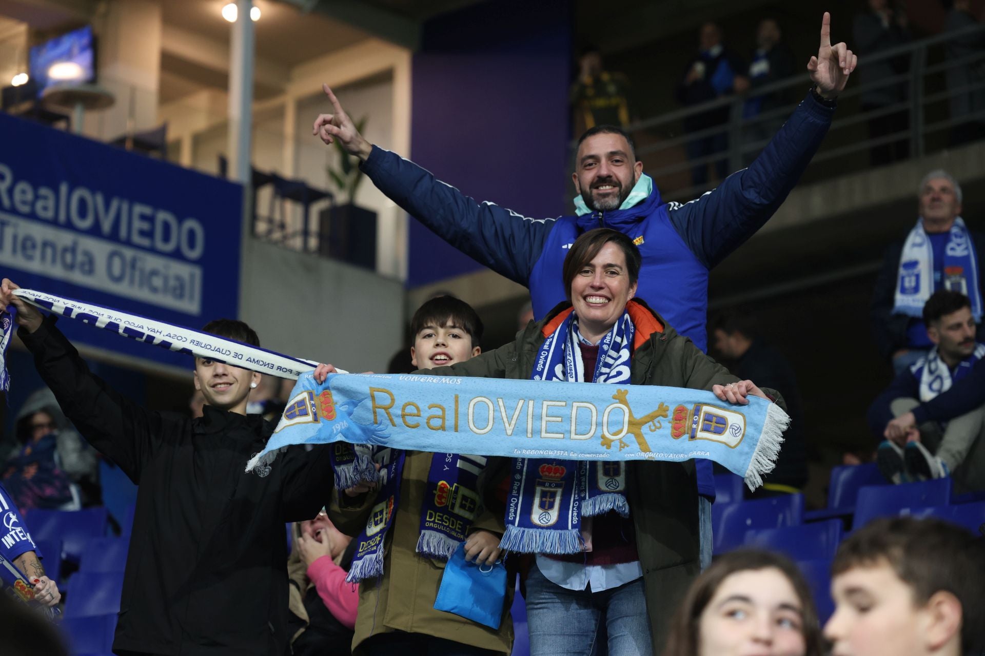 ¿Estuviste viendo el Real Oviedo - Sporting de Gijón? ¡Búscate en las fotos del Tartiere!