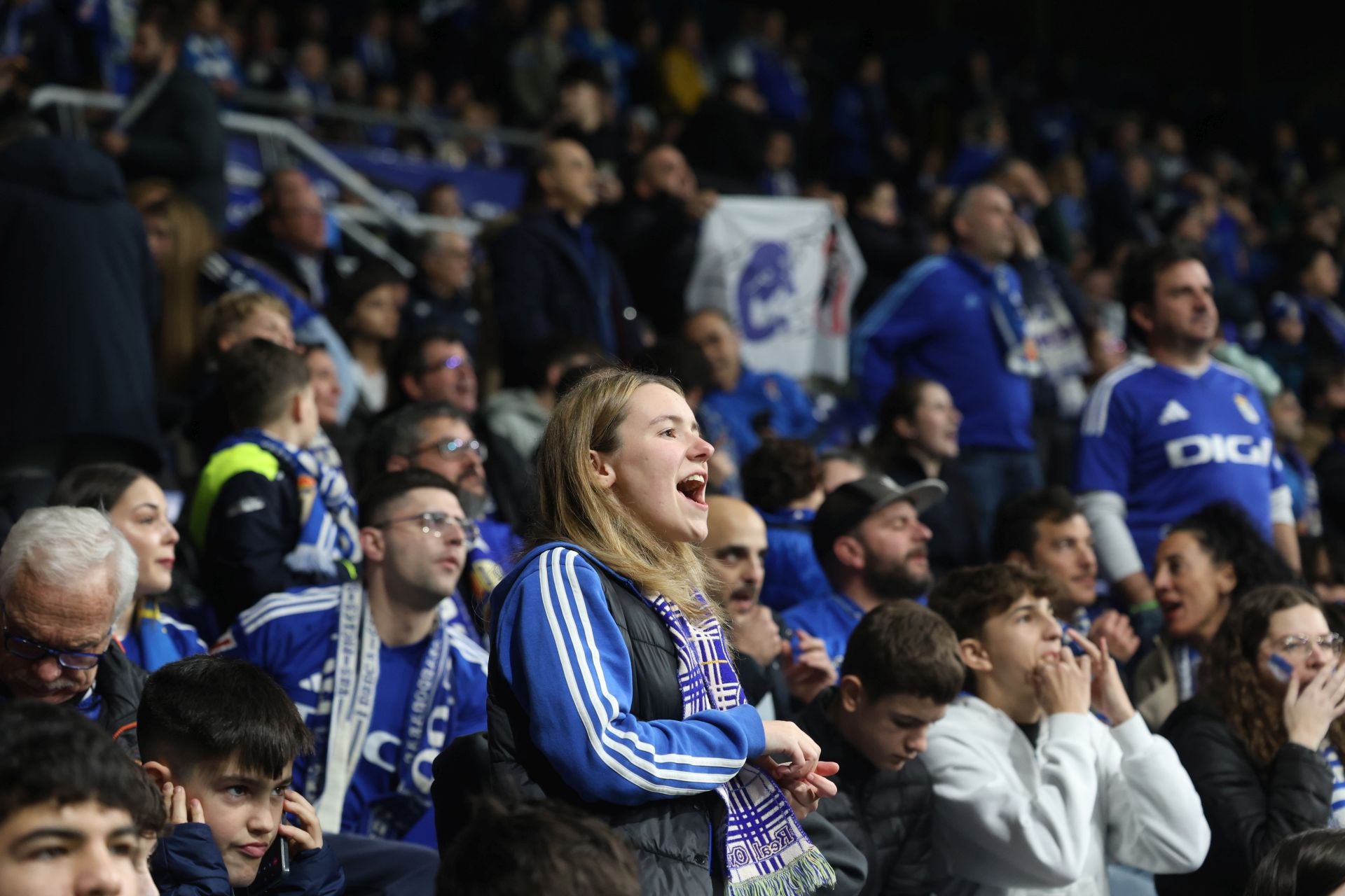 ¿Estuviste viendo el Real Oviedo - Sporting de Gijón? ¡Búscate en las fotos del Tartiere!