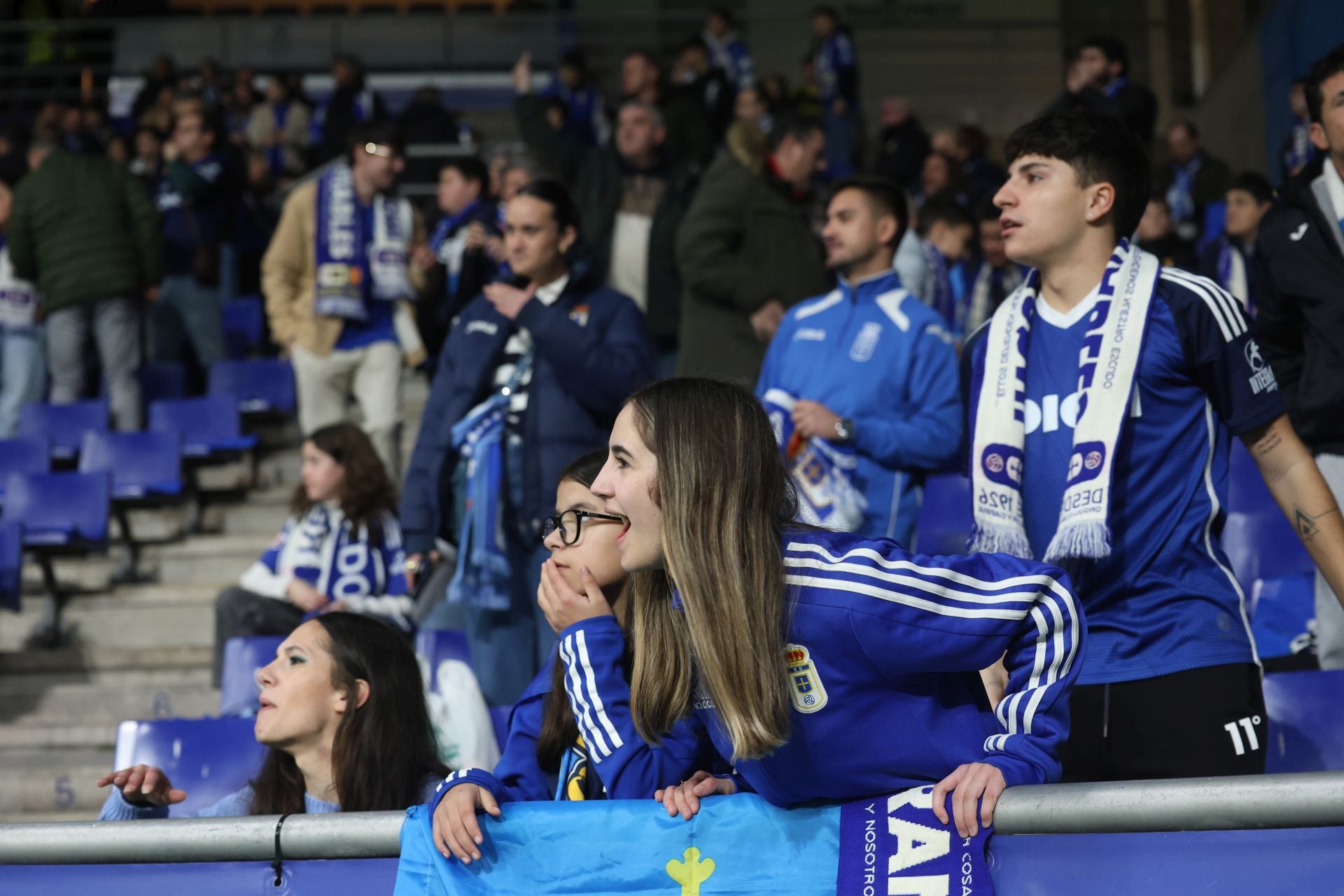 ¿Estuviste viendo el Real Oviedo - Sporting de Gijón? ¡Búscate en las fotos del Tartiere!