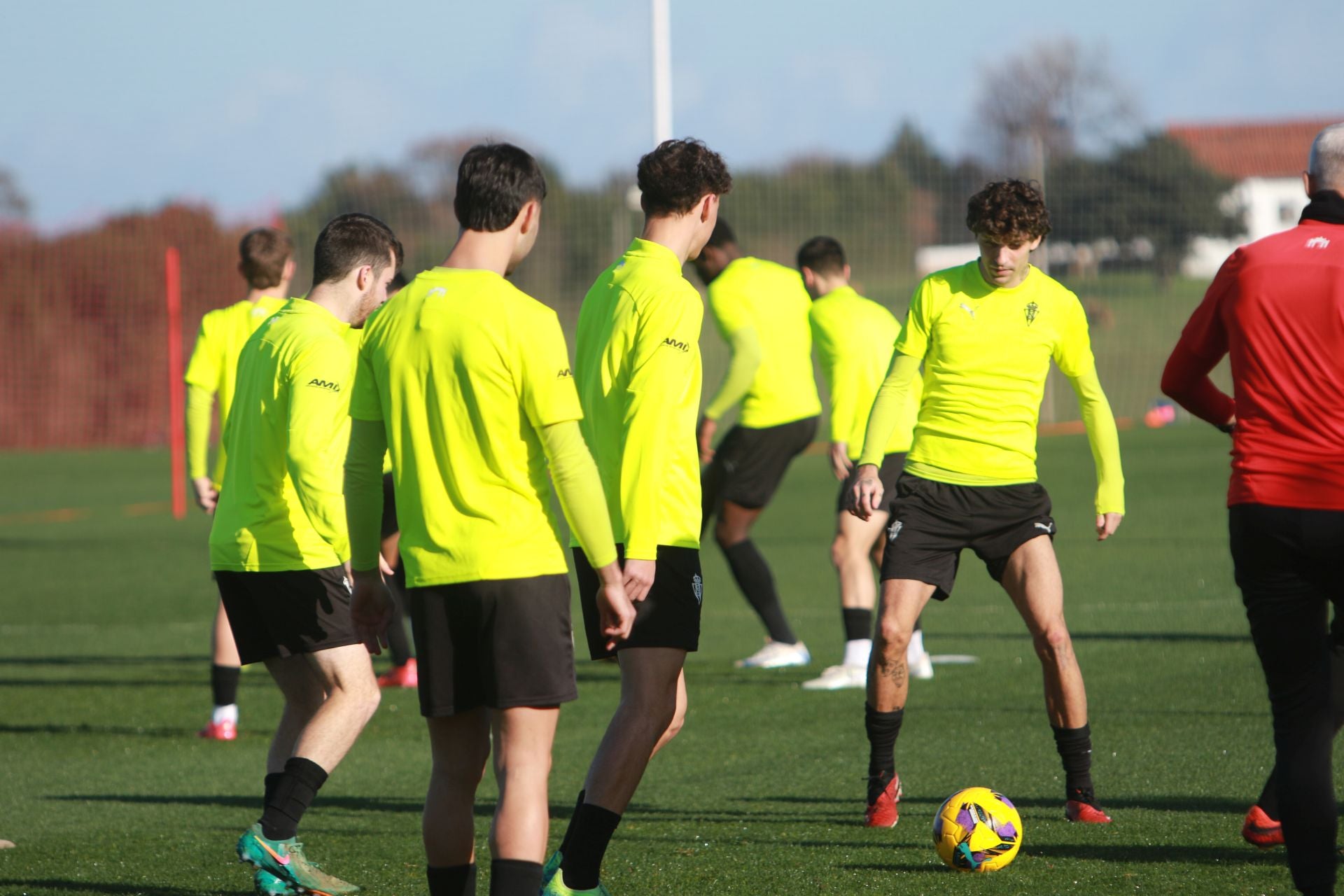 El Sporting de Gijón vuelve a entrenar tras el derbi