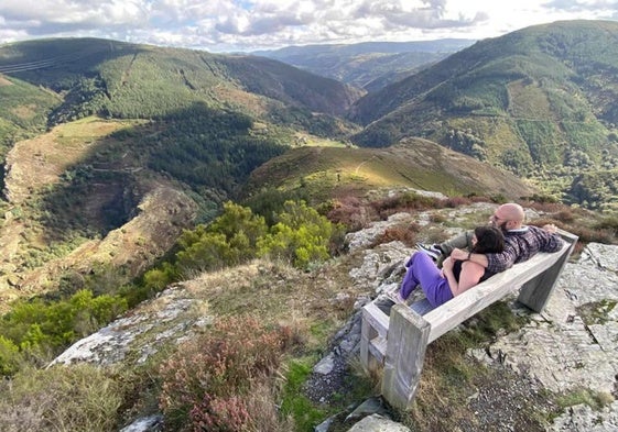 El marqués de Sargadelos en el balcón de Los Oscos