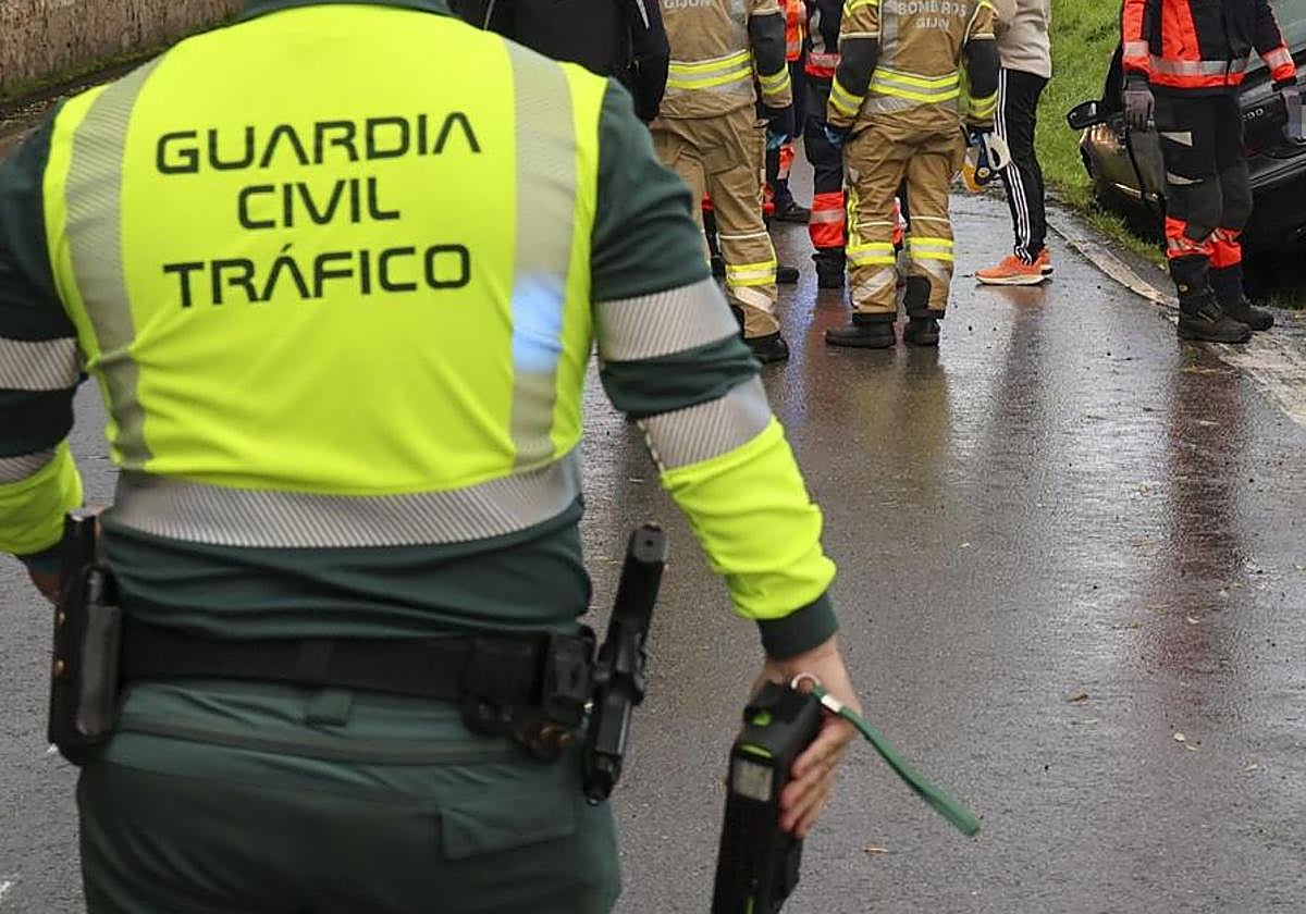 Un herido en un accidente de tráfico entre varios vehículos, en la A-8 a la altura de Colunga