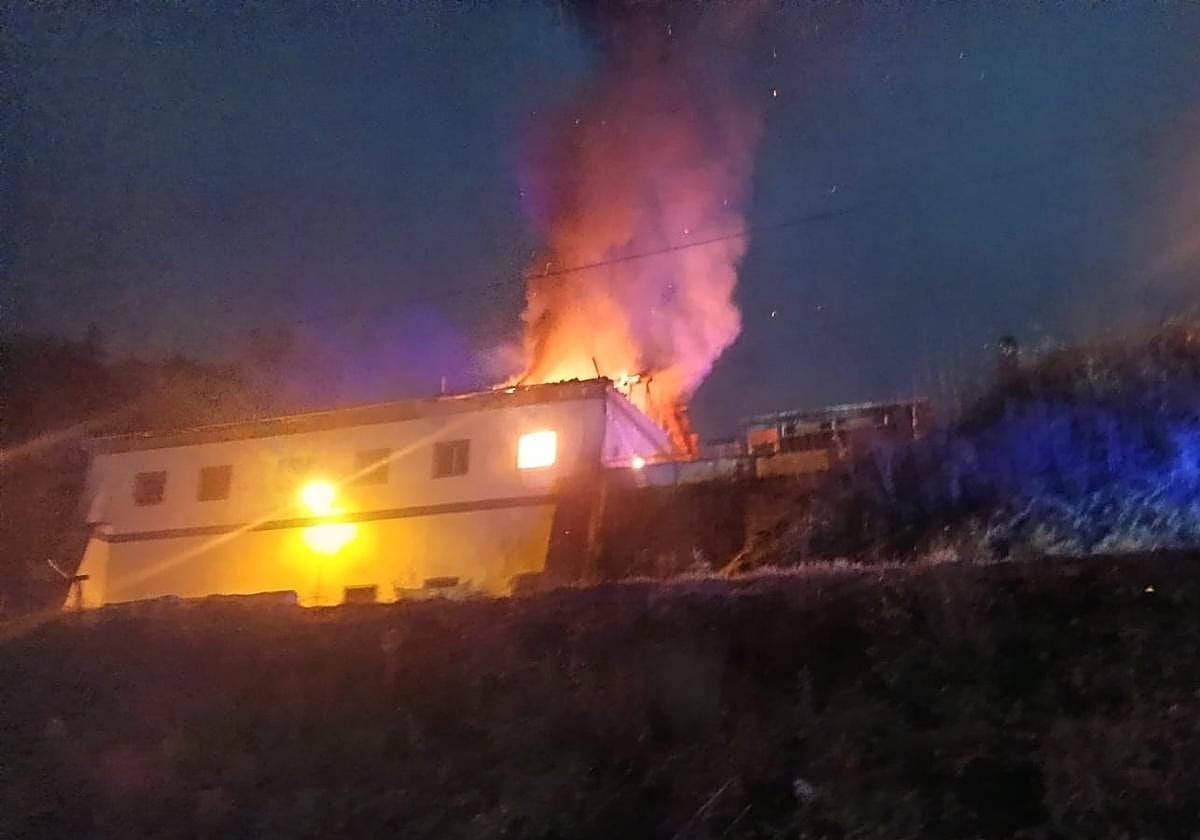 Susto en Siero por el incendio en un edificio de viviendas