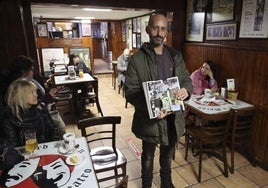 El editor Javier García habló sobre los secretos del cómic en una actividad en el Café Lord Byron de Avilés.