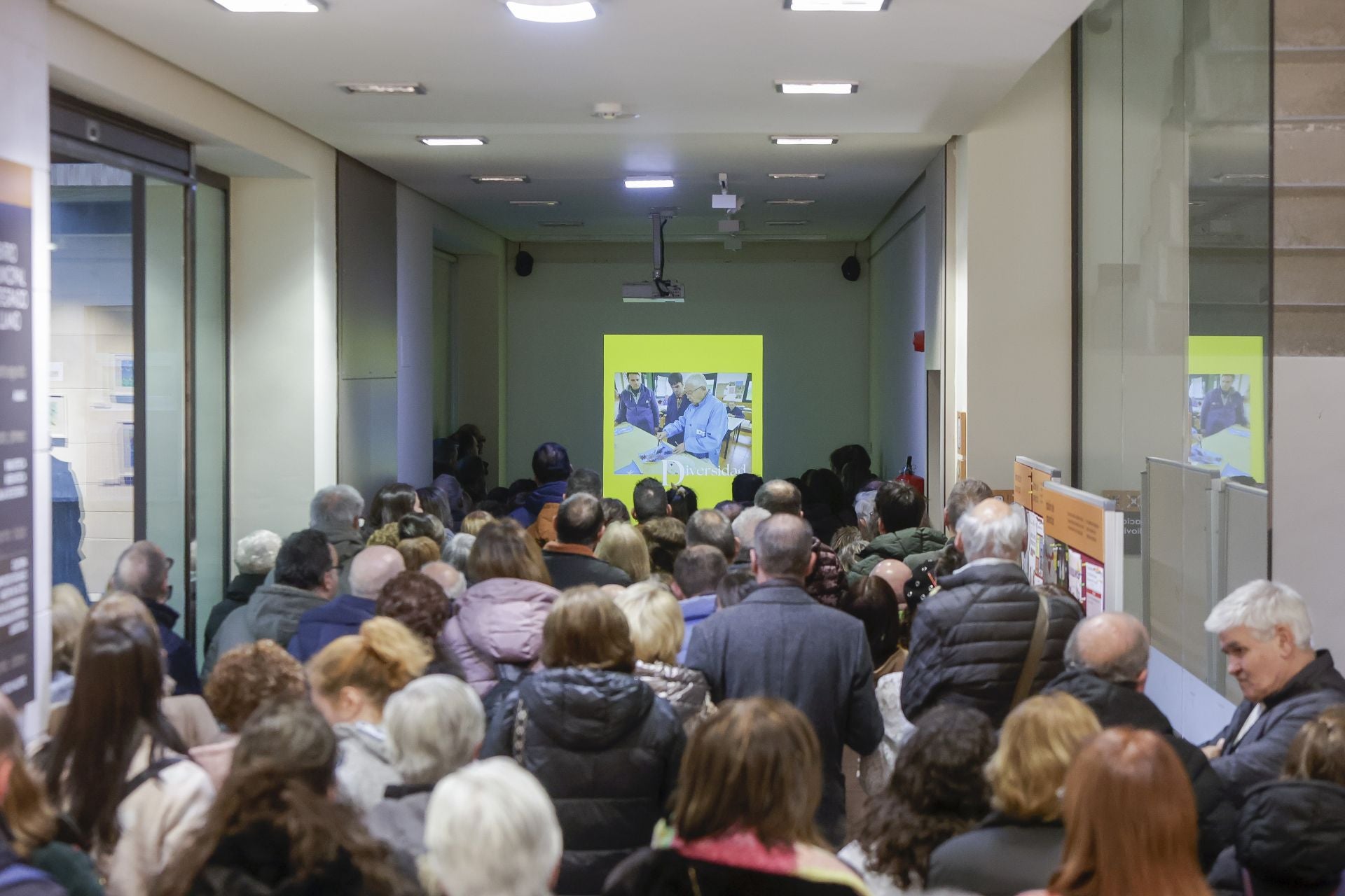 Residentes del Centro de Apoyo a la Integración APTA de Gijón exponen su arte