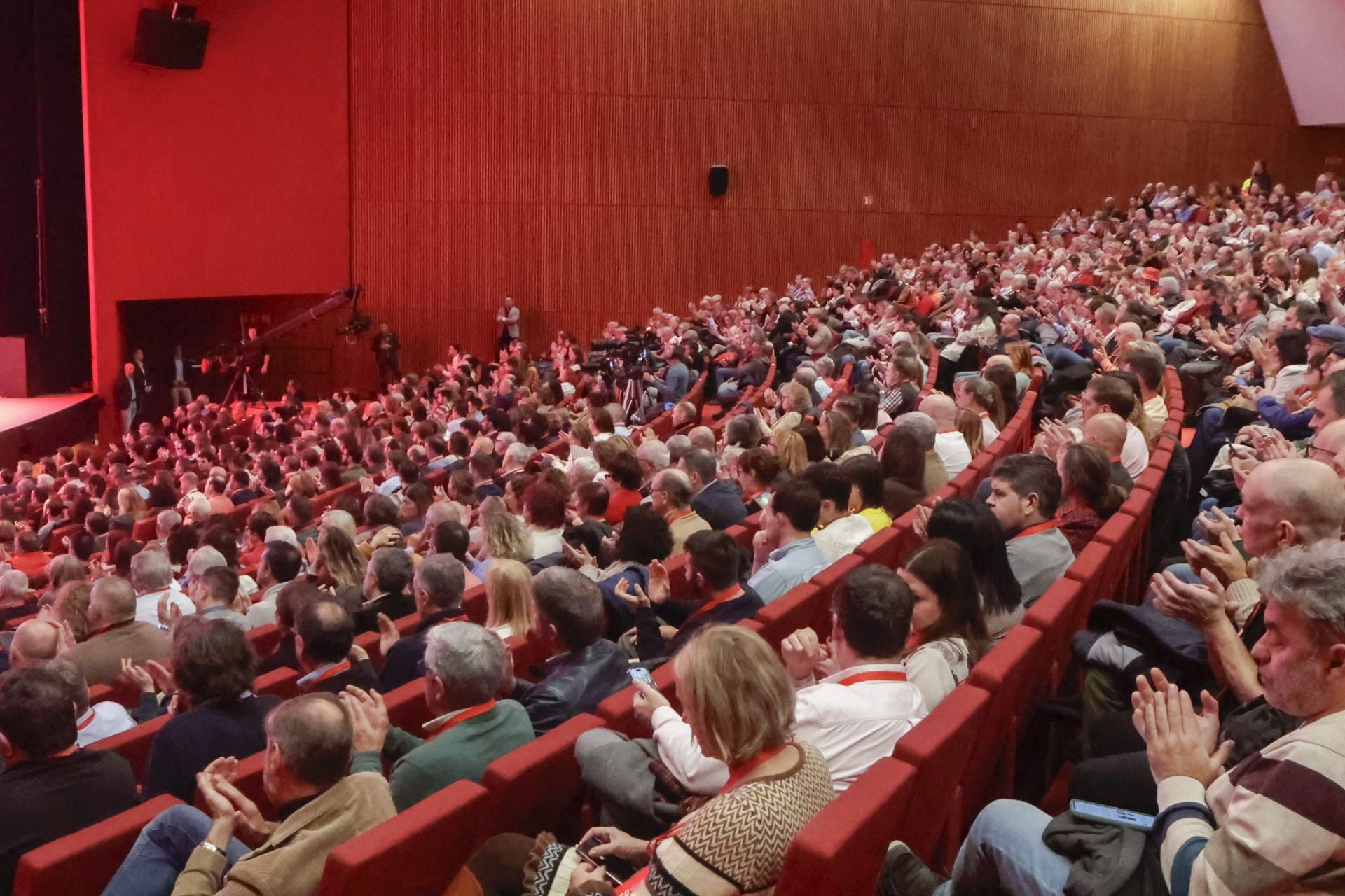 Pedro Sánchez y Adrián Barbón inauguran el congreso socialista en Avilés
