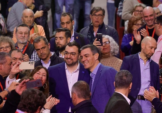 El presidente Pedro Sánchez y Adrián Barbón, el 34 Congreso de la Federación Socialista Asturiana (FSA).