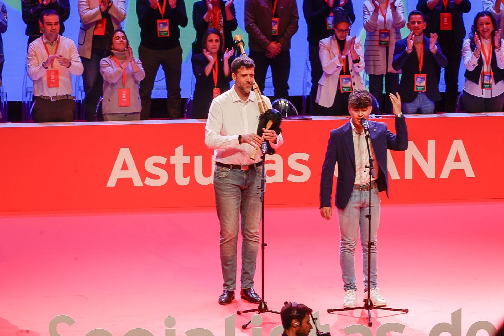 Pedro Sánchez y Adrián Barbón inauguran el congreso socialista en Avilés