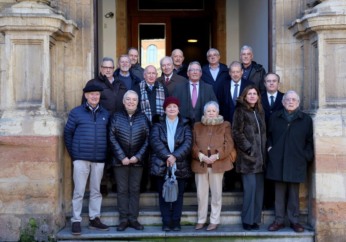 El alcalde Alfredo Canteli, Volotea y la asociación Santana, reconocidos con la Amuravela de Oro