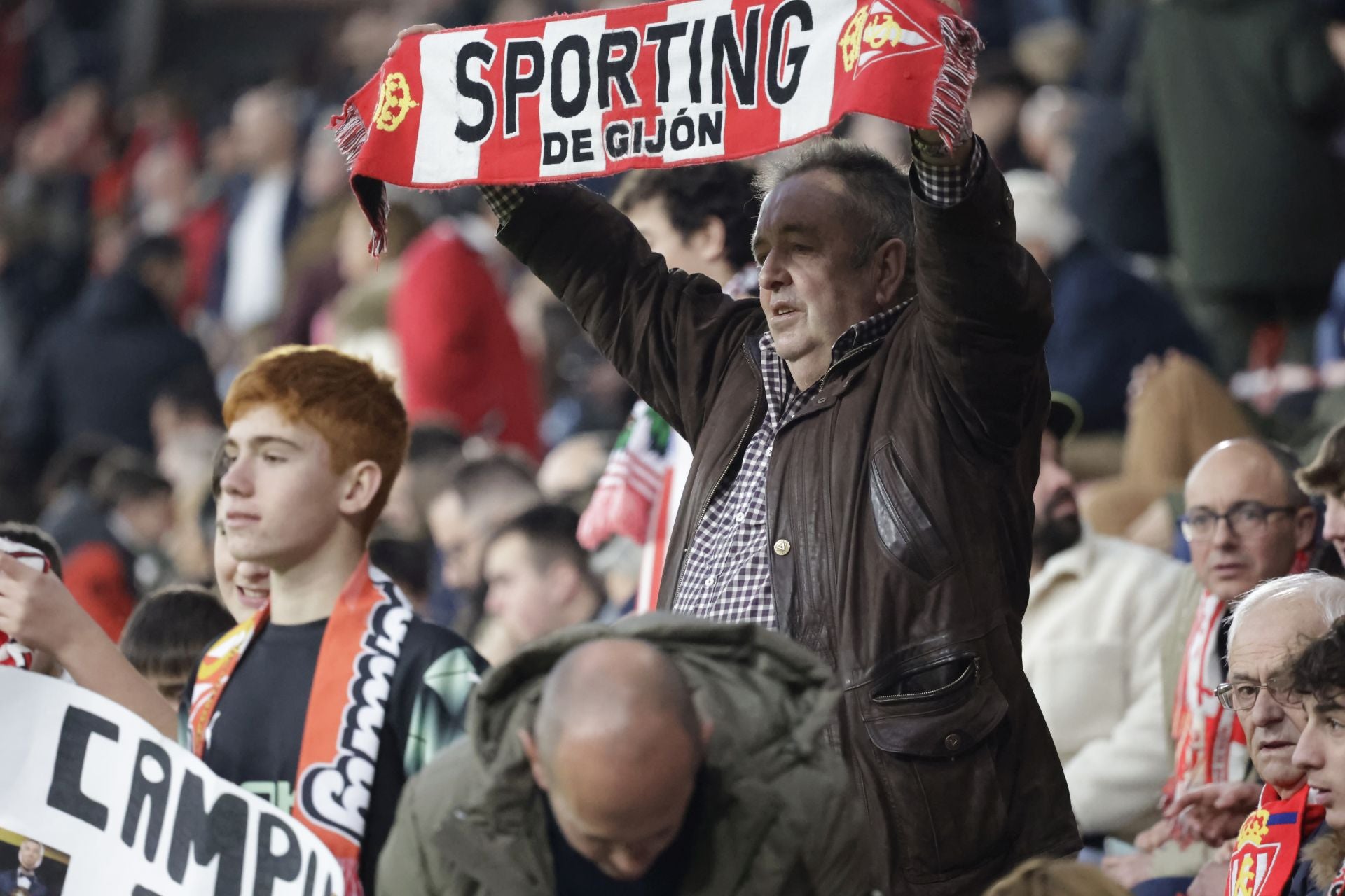 ¿Estuviste en el Sporting - Elche? ¡Búscate!