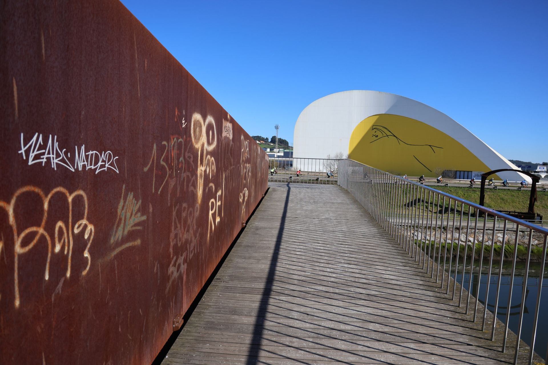 El Niemeyer de Avilés, abarrotado por el congreso socialista