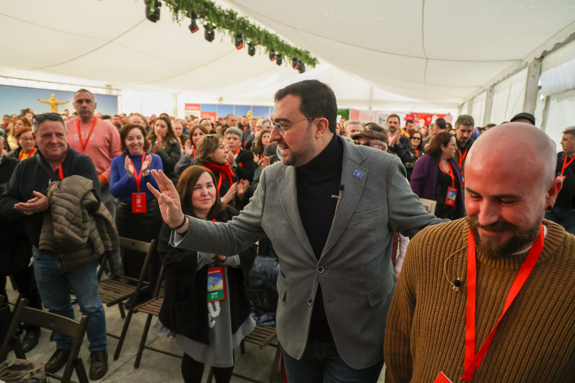 El Niemeyer de Avilés, abarrotado por el congreso socialista