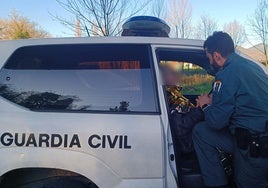 Uno de los agentes de la Guardia Civil que auxilió al hombre.