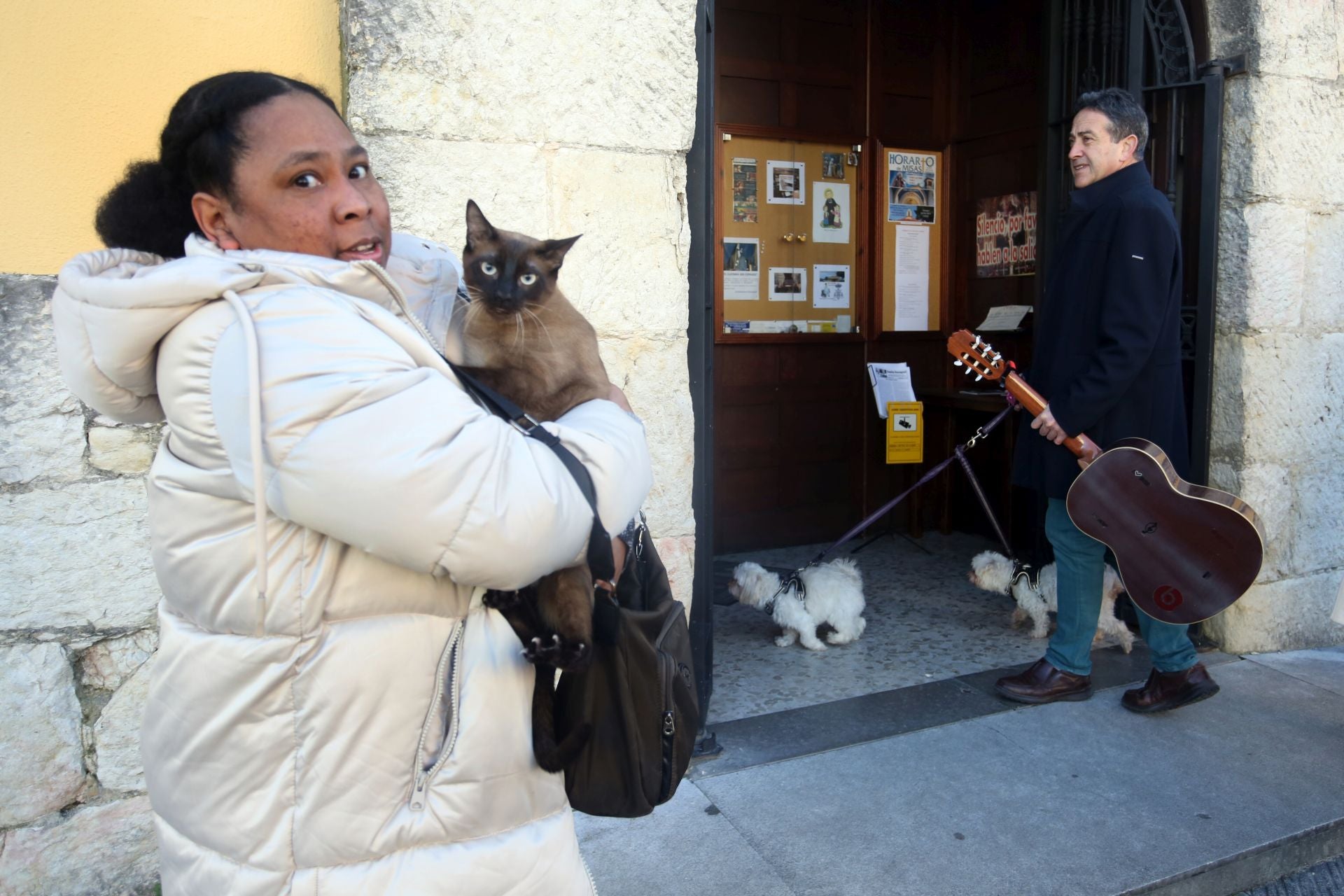 San Antón en Lugones: perros, gatos, conejos, hámsteres y periquitos reciben su bendición