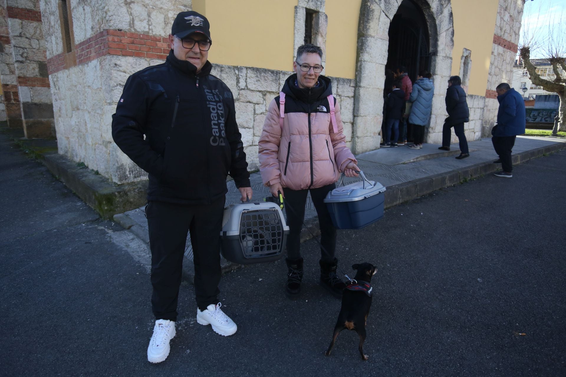 San Antón en Lugones: perros, gatos, conejos, hámsteres y periquitos reciben su bendición