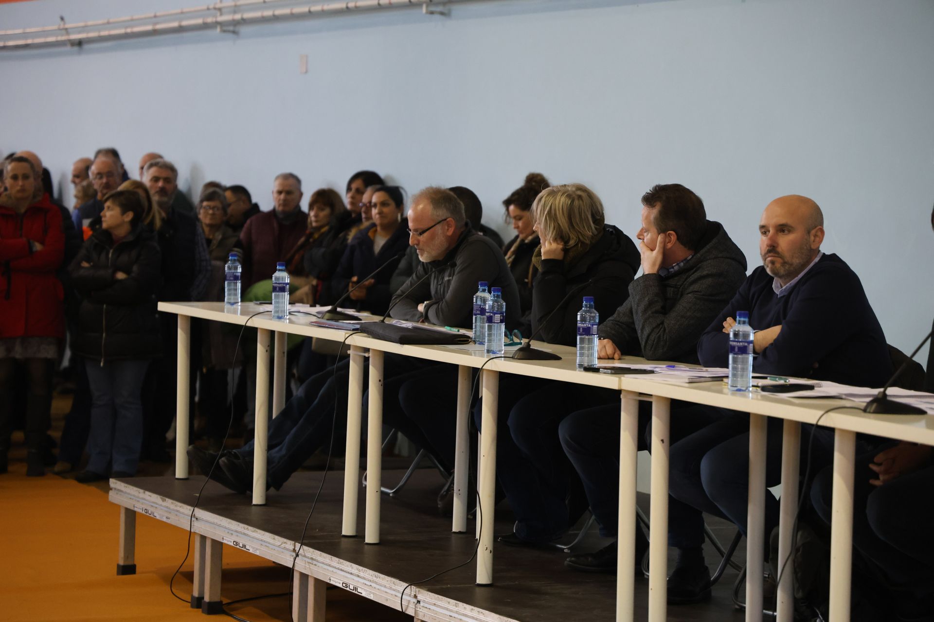 Tensión, enfado e indignación en el encuentro entre ganaderos y el Principado