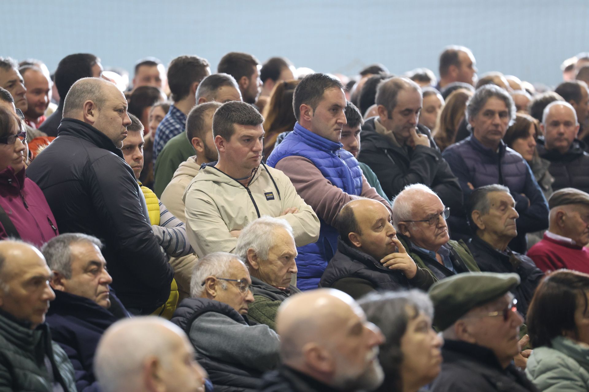 Tensión, enfado e indignación en el encuentro entre ganaderos y el Principado