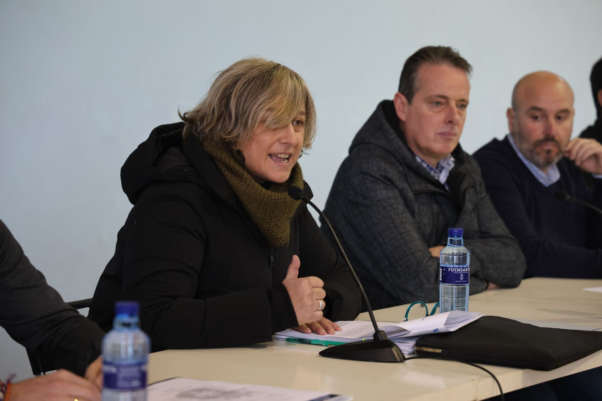 Tensión, enfado e indignación en el encuentro entre ganaderos y el Principado