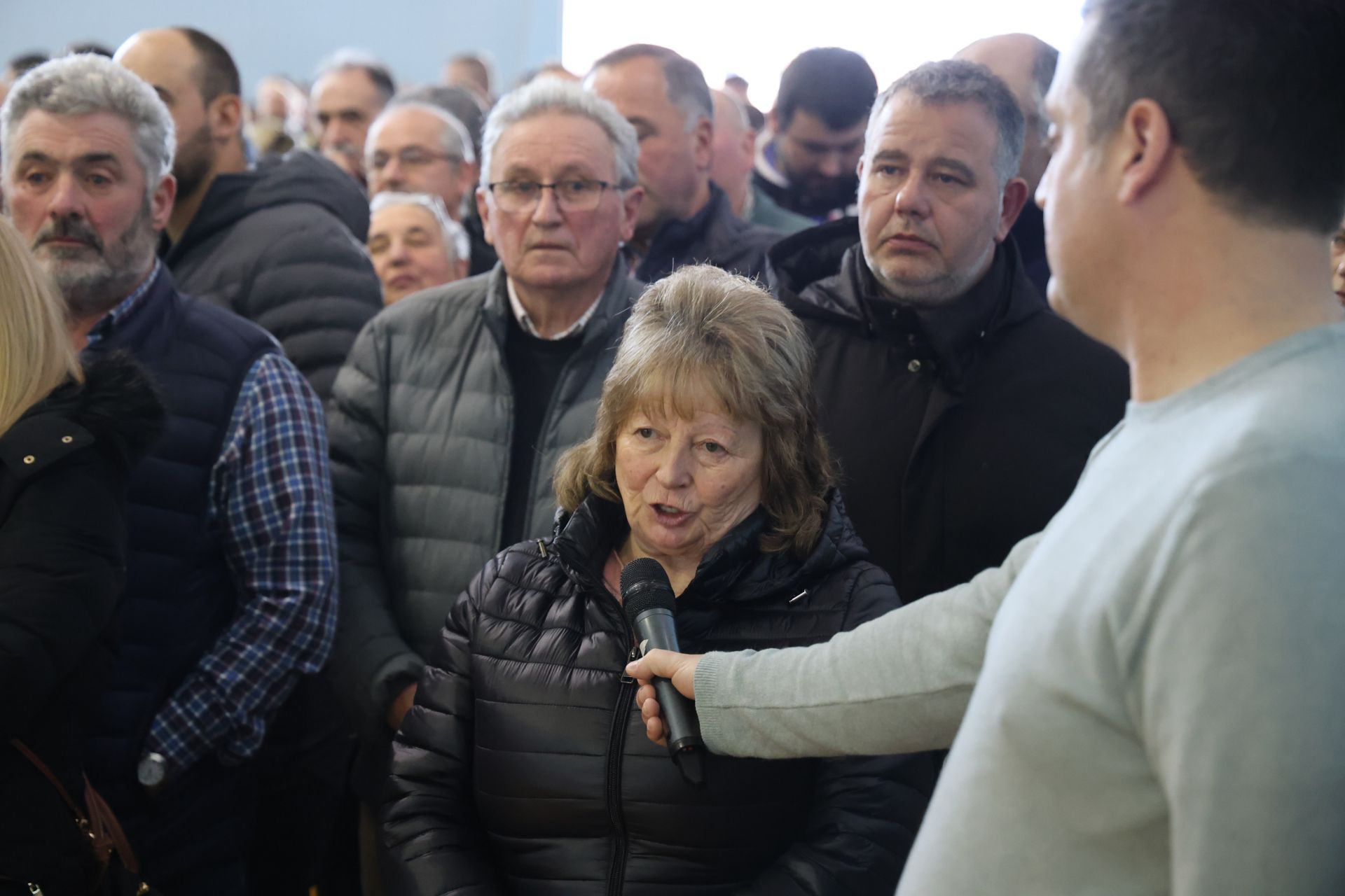 Tensión, enfado e indignación en el encuentro entre ganaderos y el Principado
