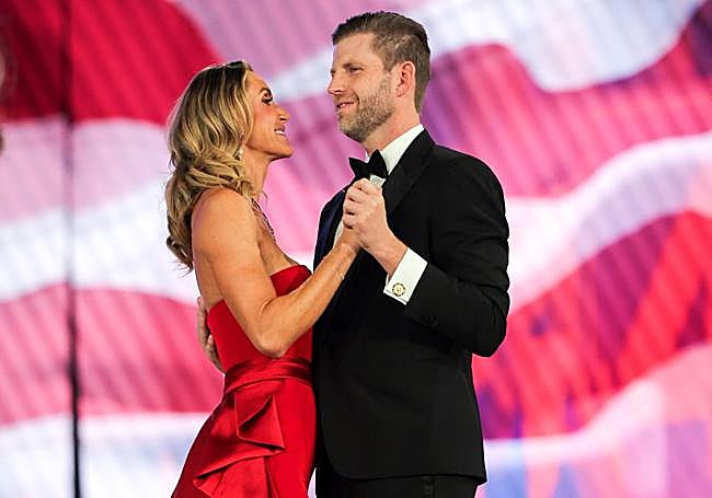 Eric Trump y su esposa, Lara Trump.