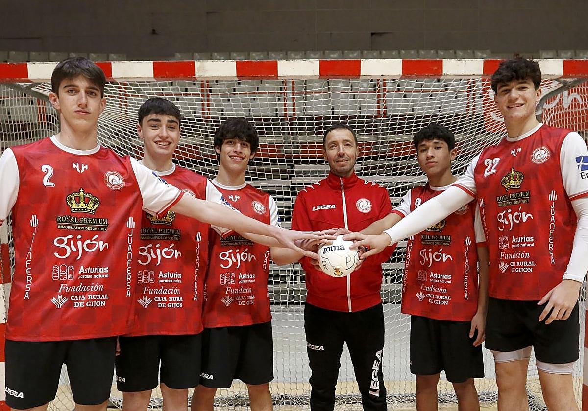 Desde la izquierda, los jugadores del Gijón Jovellanos Pablo Noval, Javier López, David Aguado, Diego Dorado, Miguel Ángel García y Yoel Vázquez.