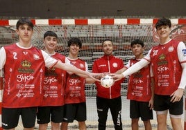 Desde la izquierda, los jugadores del Gijón Jovellanos Pablo Noval, Javier López, David Aguado, Diego Dorado, Miguel Ángel García y Yoel Vázquez.