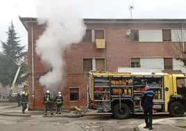 El fuego se originó en uno de los bajos del edificio.