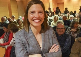 Cristina Heredia, historiadora del arte, en el Aula de Cultura de LA VOZ DE AVILÉS.