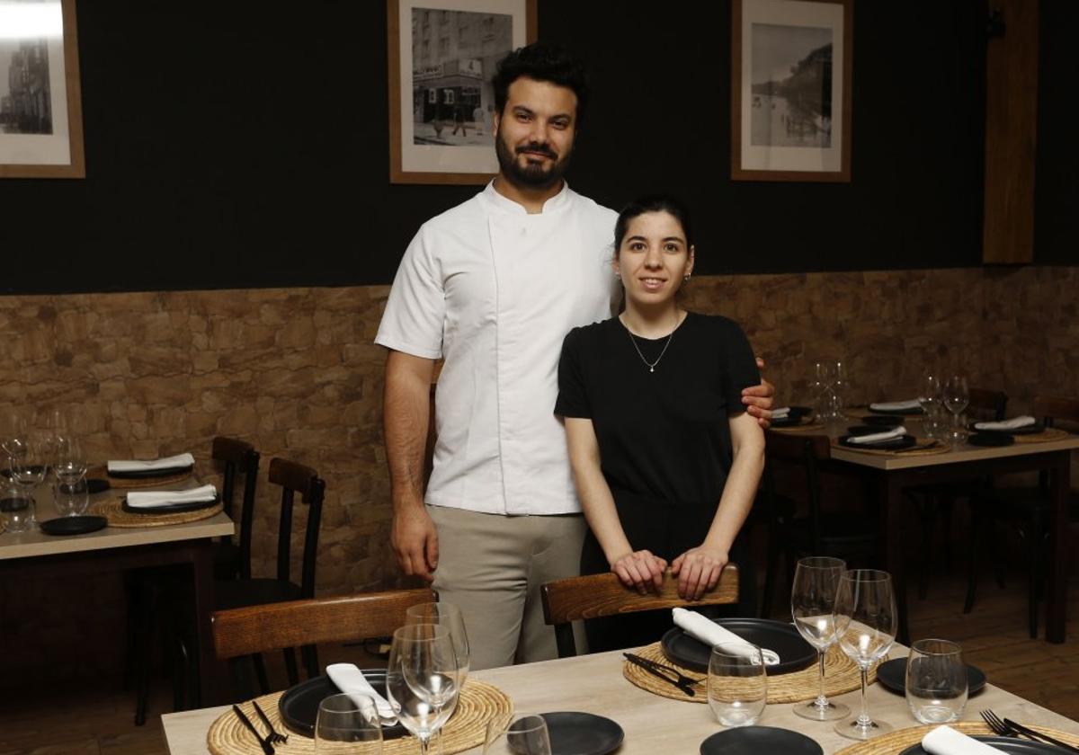 Samuel García y Aida Pérez,en el comedor de Llumbre.