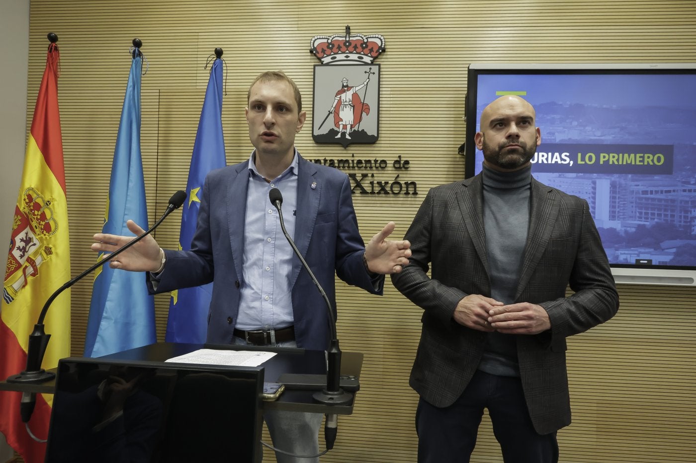 Adrián Pumares y Jesús Martínez Salvador, ayer por la tarde, en rueda de prensa.