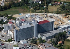 Vista aérea de las obras de ampliación del Hospital de Cabueñes de Gijón.