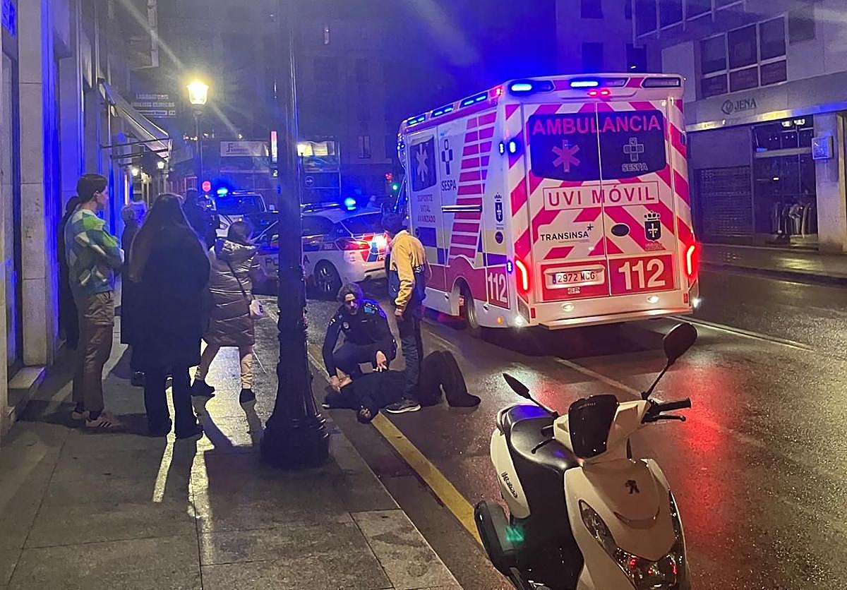 La herida fue atendida por los servicios médicos en el lugar del accidente.