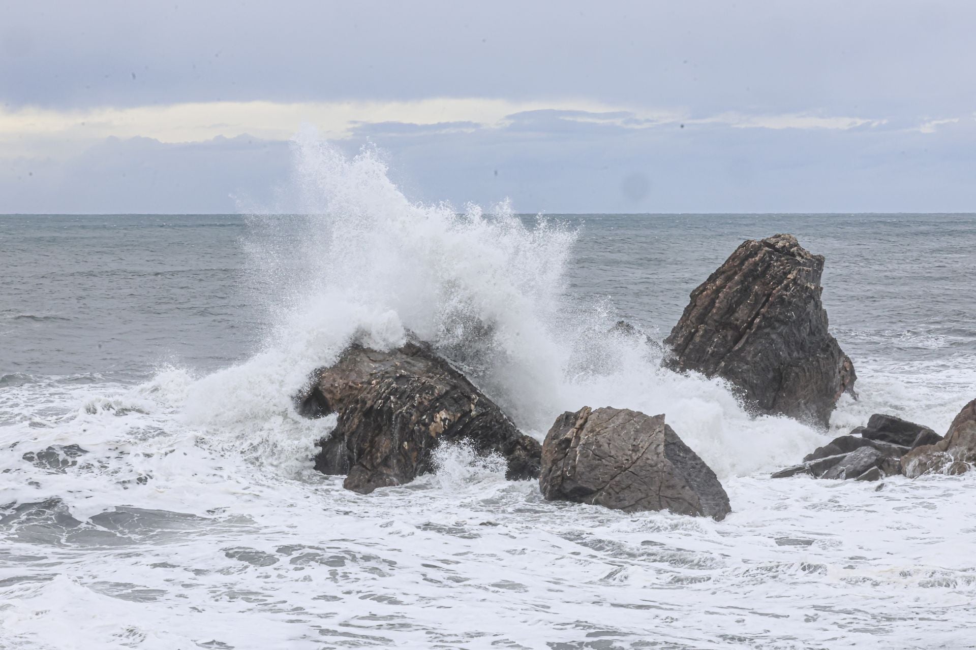 La borrasca &#039;Herminia&#039; golpea Asturias: los efectos del fuerte viento