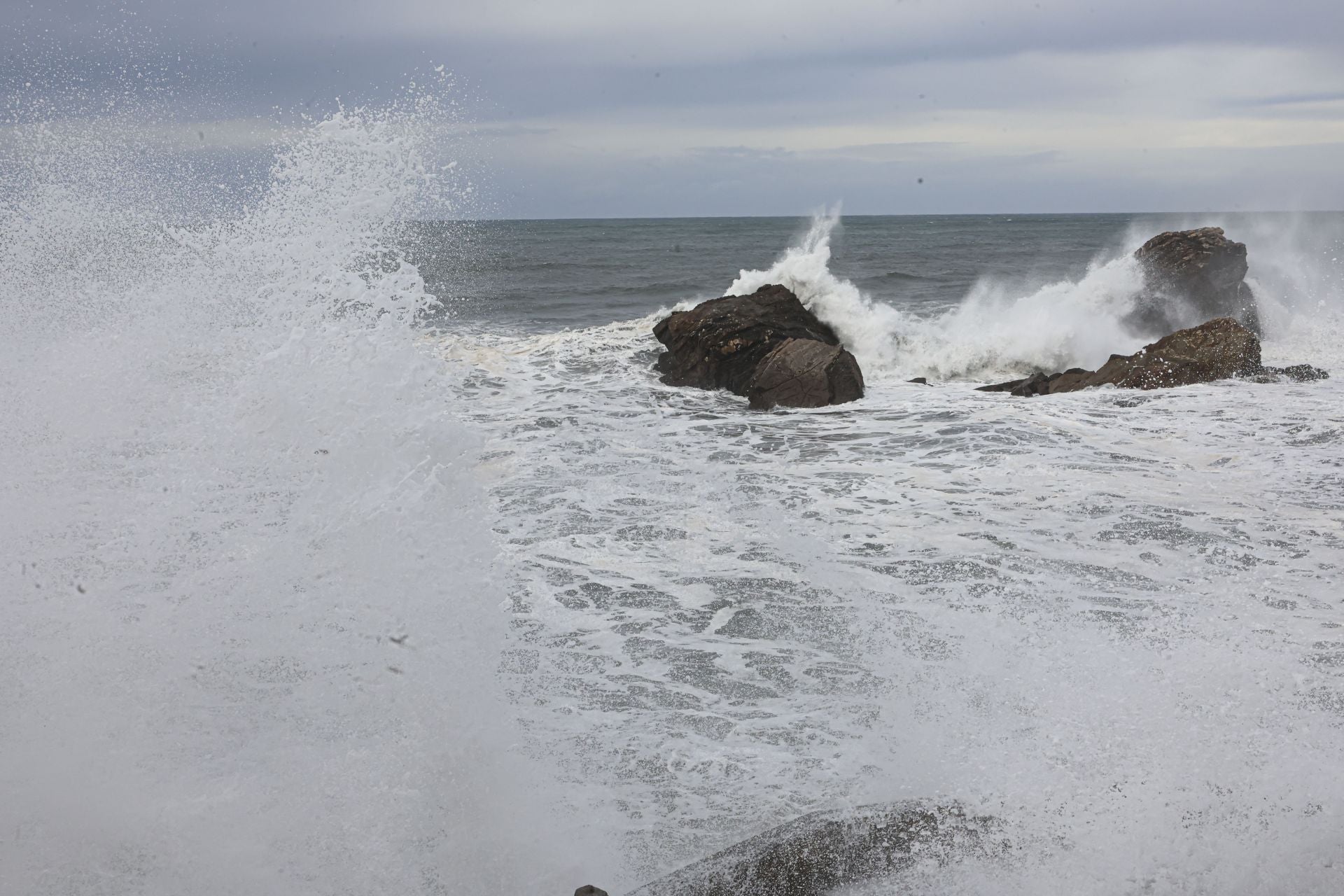 La borrasca &#039;Herminia&#039; golpea Asturias: los efectos del fuerte viento