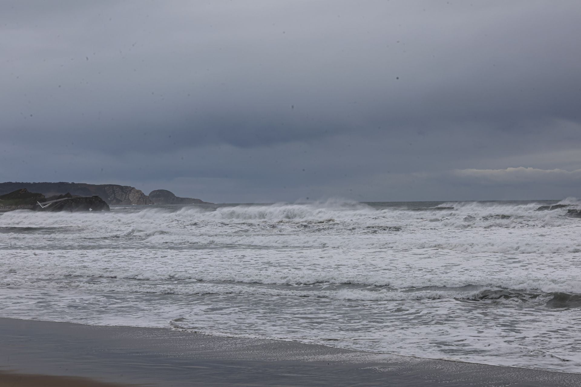 La borrasca &#039;Herminia&#039; golpea Asturias: los efectos del fuerte viento