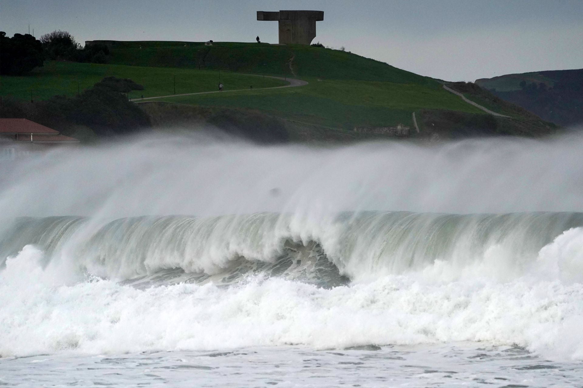 La borrasca &#039;Herminia&#039; golpea Asturias: los efectos del fuerte viento