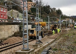 Obras para culminar el soterramiento de las vías del tren en Langreo a la altura de la estación de Sama-Los Llerones.