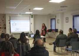 Margarita Álvarez, directora de Medio Ambiente de ArcelorMittal, durante la charla en Llaranes.