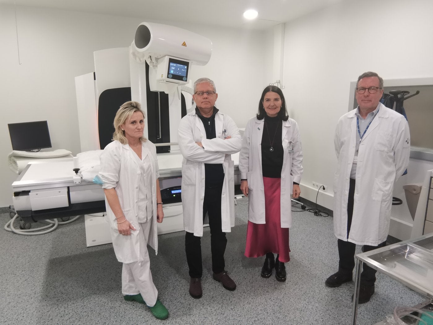 Carmen Escobar, coordinadora de Radiología en el Álvarez-Buylla; Ignacio González, director del área de Urgencias, Mar Pérez, jefa de Radiología, y José Antonio Vecino, gerente del Área VII.