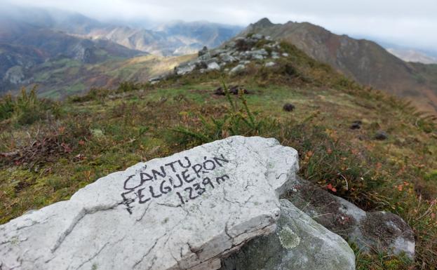 El Cantu Felguerón, última cima del día y un balcón genial para mirar la línea de cresta recorrida