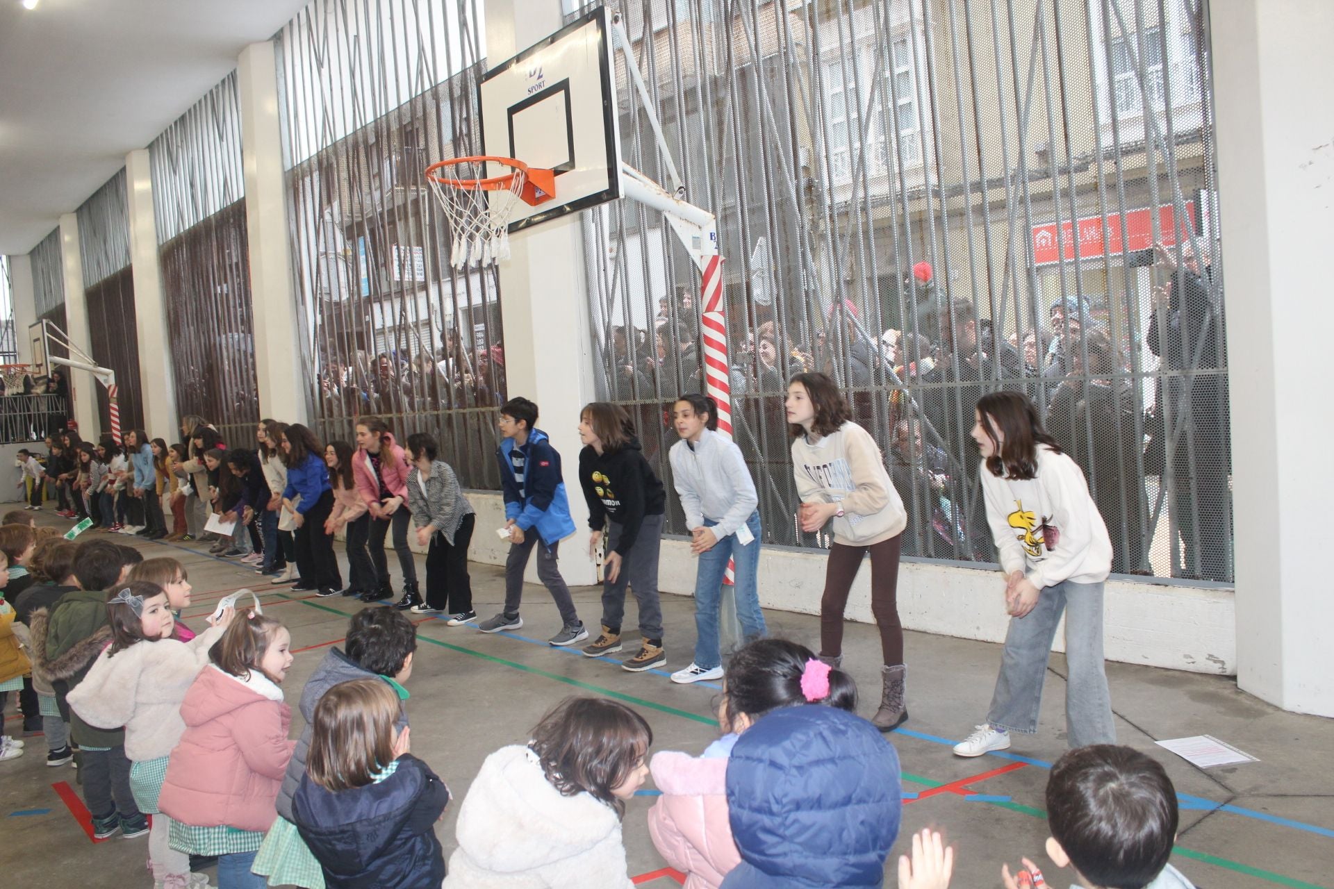 En imágenes: así celebraron los escolares de Gijón el día de la paz