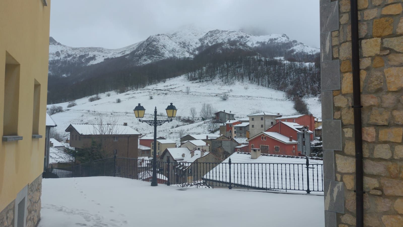 Nieve, mucho viento y fuerte oleaje en Asturias por cupla de &#039;Ivo&#039;