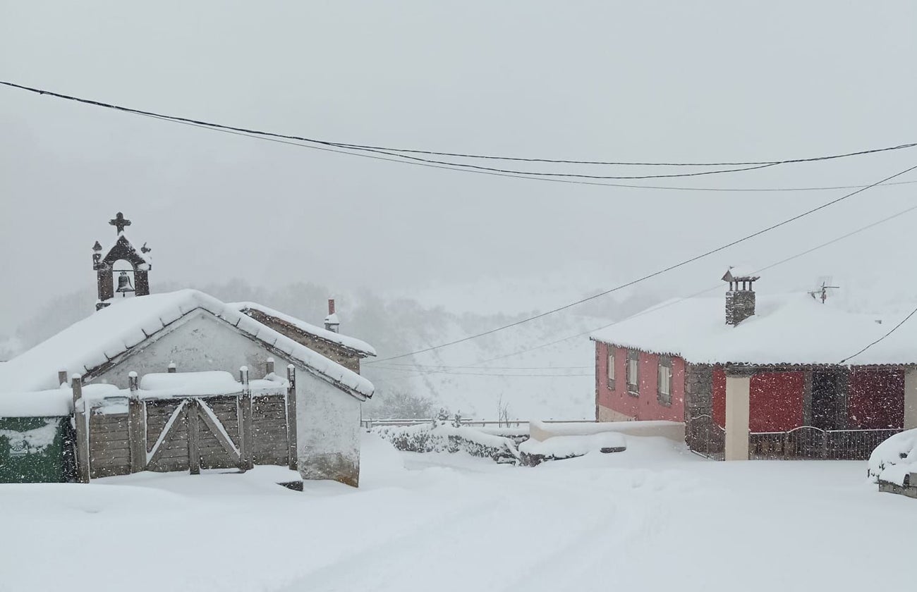 Nieve, mucho viento y fuerte oleaje en Asturias por cupla de &#039;Ivo&#039;