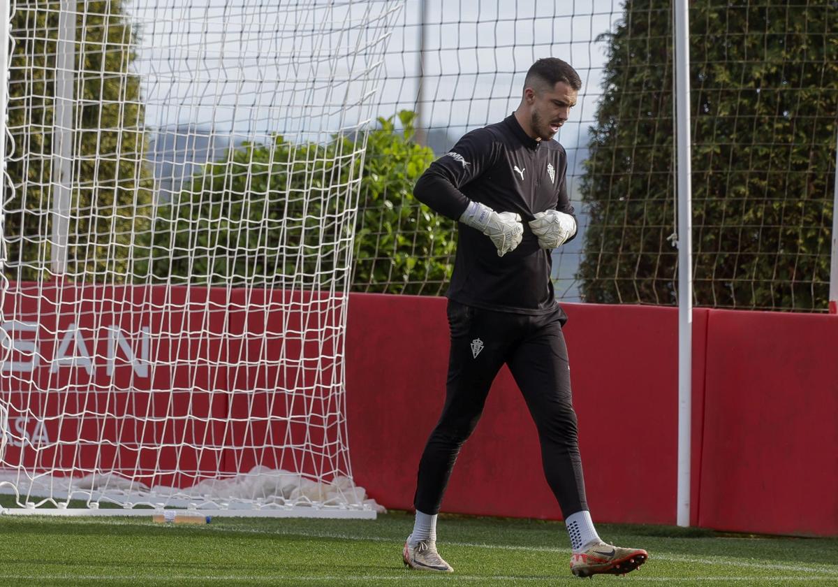 Rubén Yáñez, en un entrenamiento con el Sporting de Gijón.