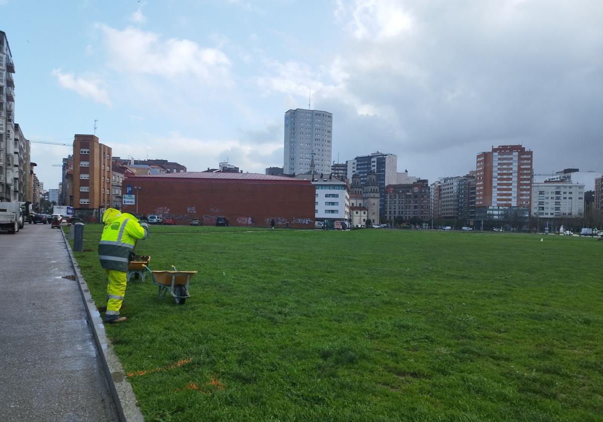 En marcha el cierre perimetral de la zona canina del solarón