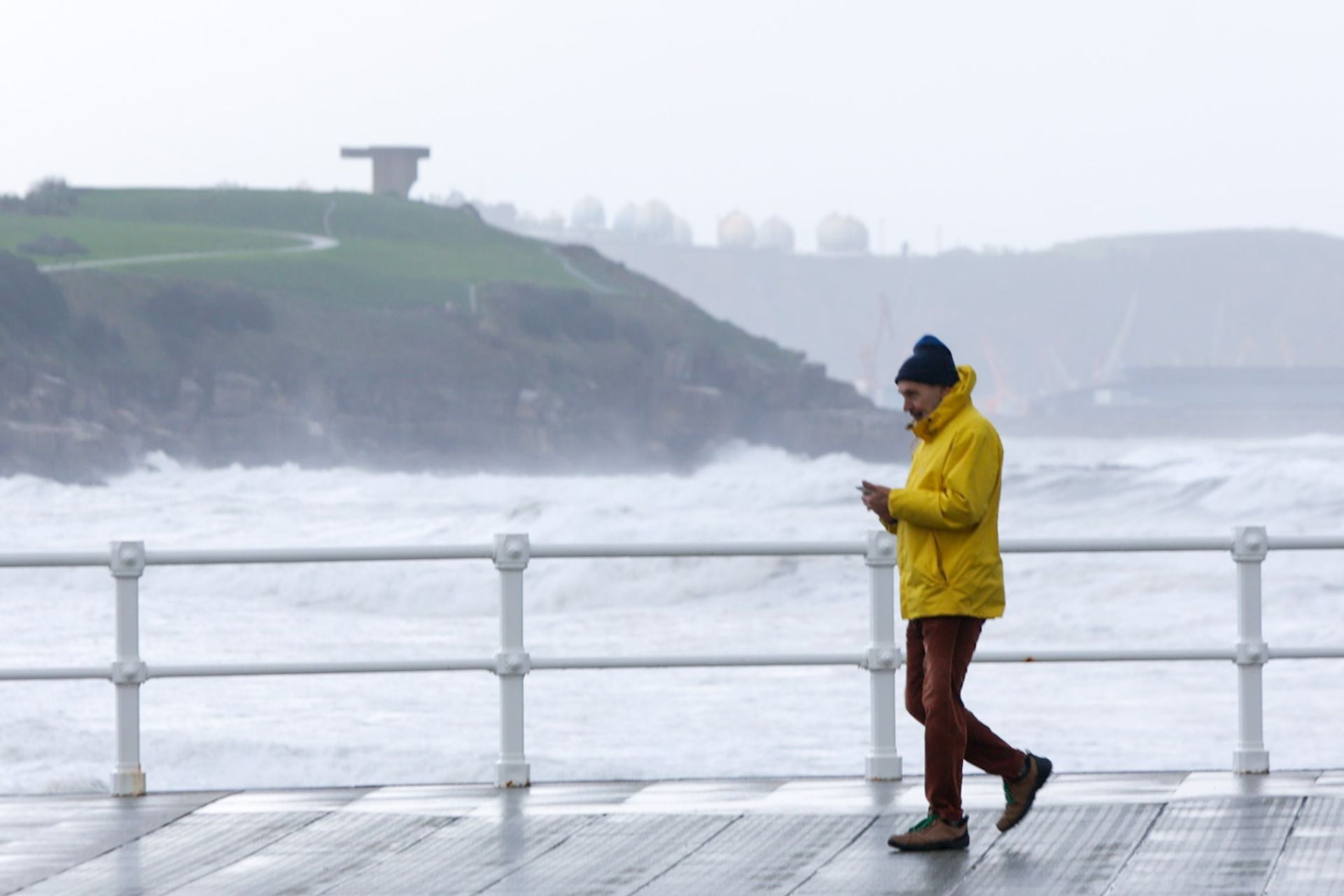 Nieve, mucho viento y fuerte oleaje en Asturias por cupla de &#039;Ivo&#039;