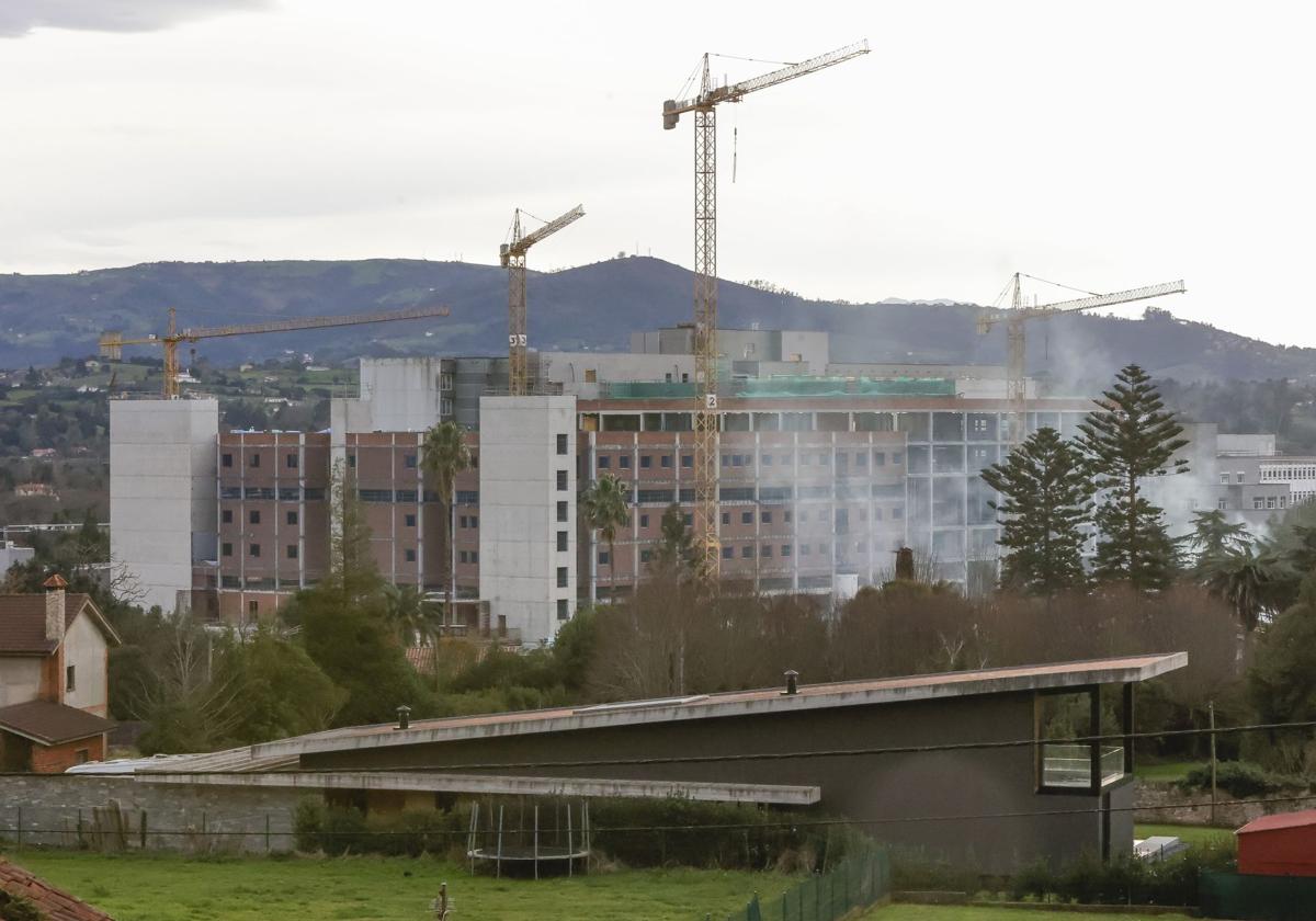 Estado que presenta la estructura de las obras de ampliación del Hospital de Cabueñes, que han sido paralizadas por el Principado.