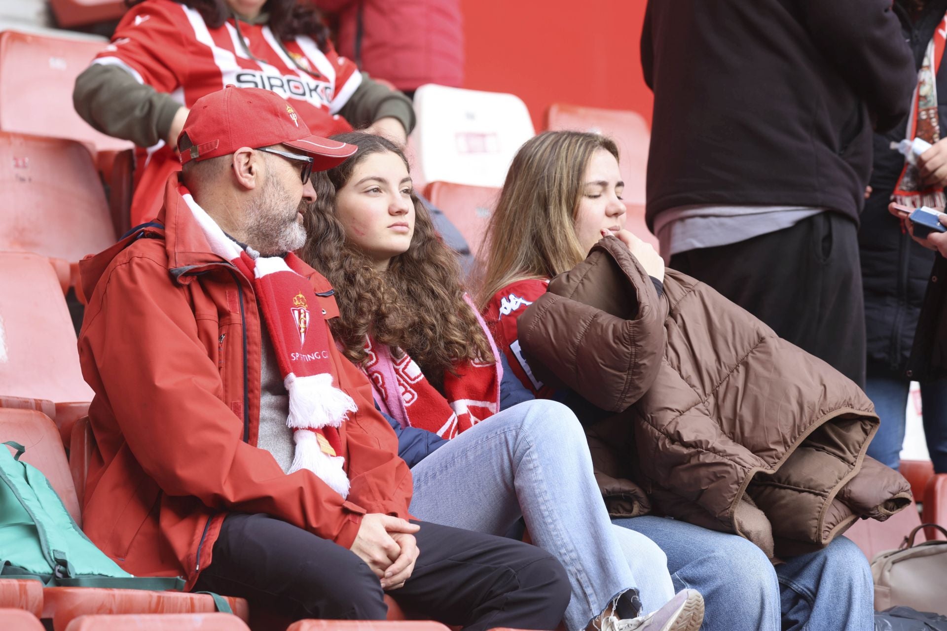 ¿Estuviste en el Sporting de Gijón - Burgos? ¡Búscate en las gradas de El Molinón!