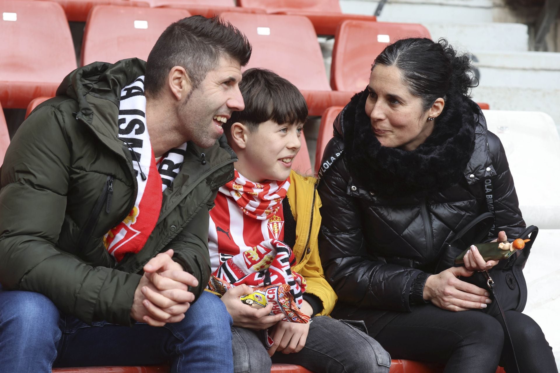 ¿Estuviste en el Sporting de Gijón - Burgos? ¡Búscate en las gradas de El Molinón!